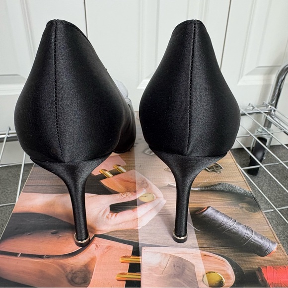 Elegant Black Satin Women's Pumps with Crystal Embellishment - Picture 3 of 5